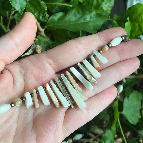 Vintage Mother Of Pearl Necklace - Picture 4 of 7